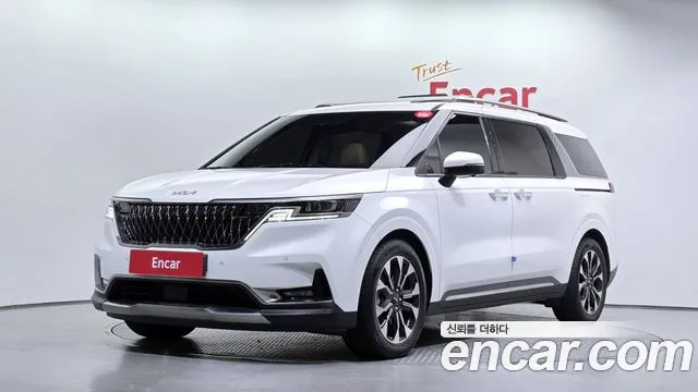 Kia Canival 2023 — photo 1