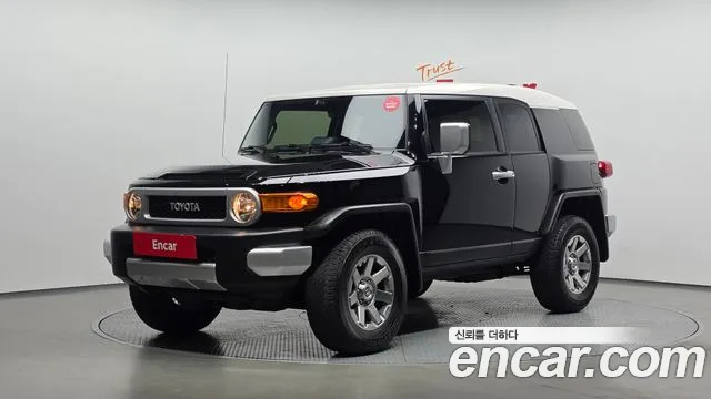 Toyota FJ Cruiser 2014 — photo 1