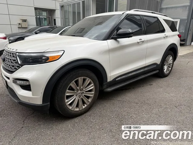 Ford Explorer 2022 — photo 1