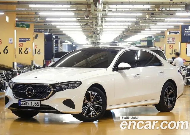 Mercedes-Benz E-Class 2026 — photo 1