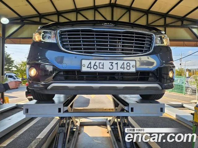 Kia Canival 2017 — photo 1