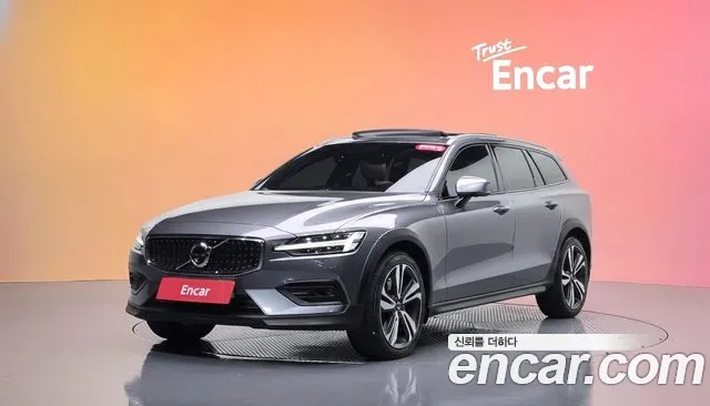 Volvo V60 2020 — photo 1