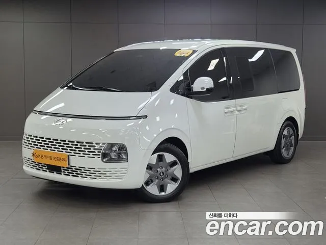 Hyundai Staria 2023 — photo 1