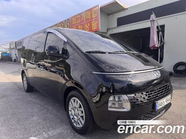 Hyundai Staria 2024 — photo 1