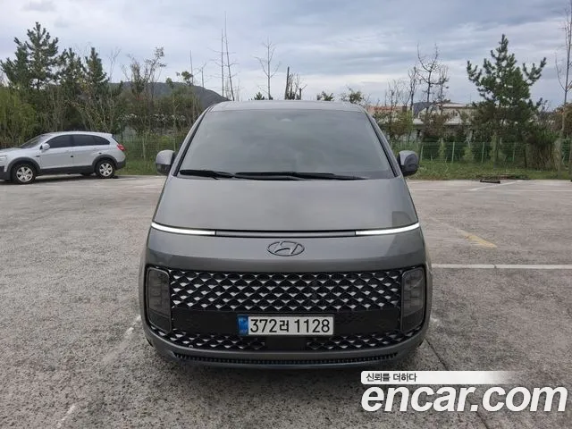 Hyundai Staria 2022 — photo 1