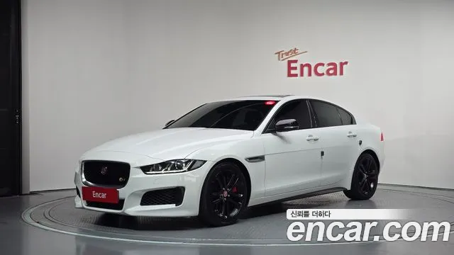 Jaguar XE 2016 — photo 1