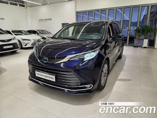 Toyota Sienna 2025 — photo 1