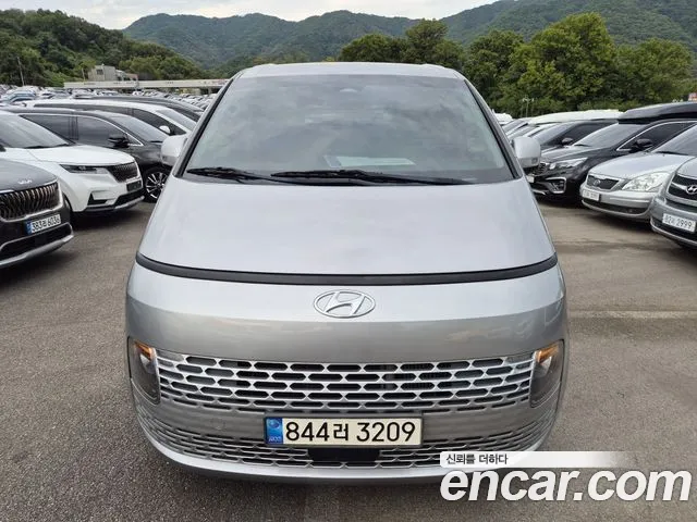 Hyundai Staria 2022 — photo 1