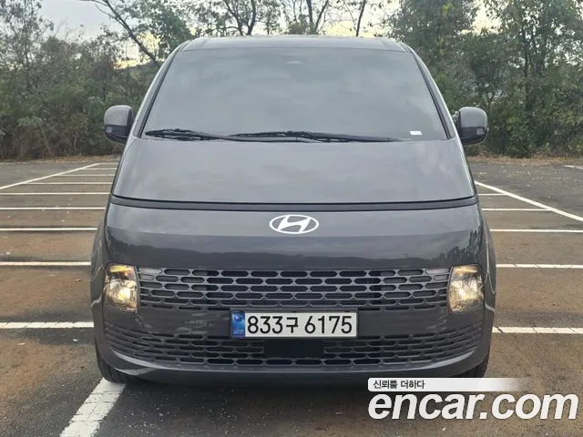 Hyundai Staria 2025 — photo 1