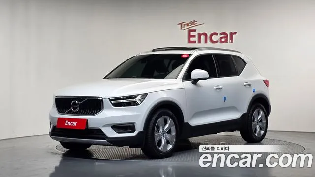 Volvo XC40 2021 — photo 1