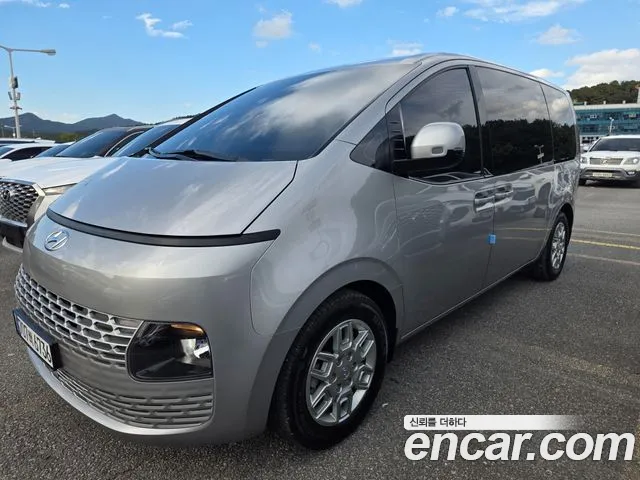 Hyundai Staria 2023 — photo 1