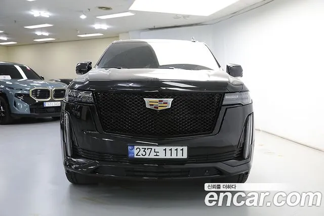 Cadillac Escalade 2023 — photo 1