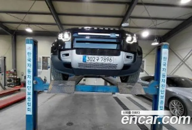 Land Rover Defender 2022 — photo 1