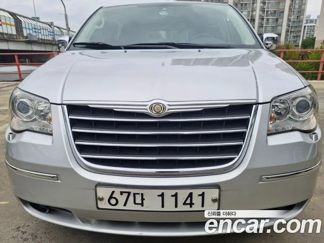 Chrysler Grand Voyager 2009 — photo 1