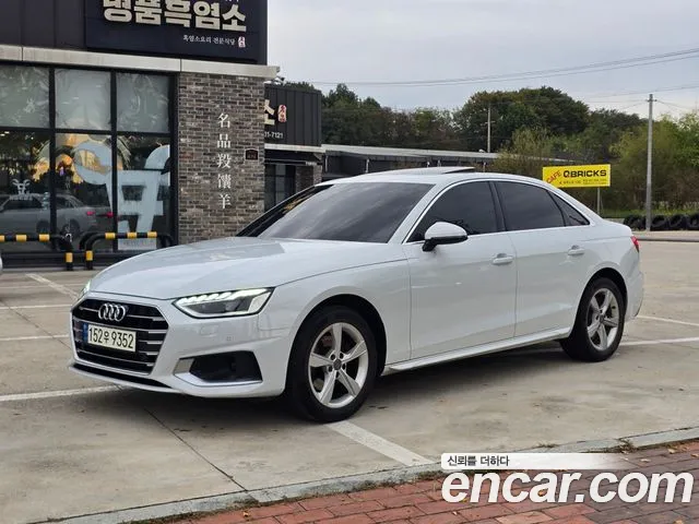 Audi A4 2021 — photo 1
