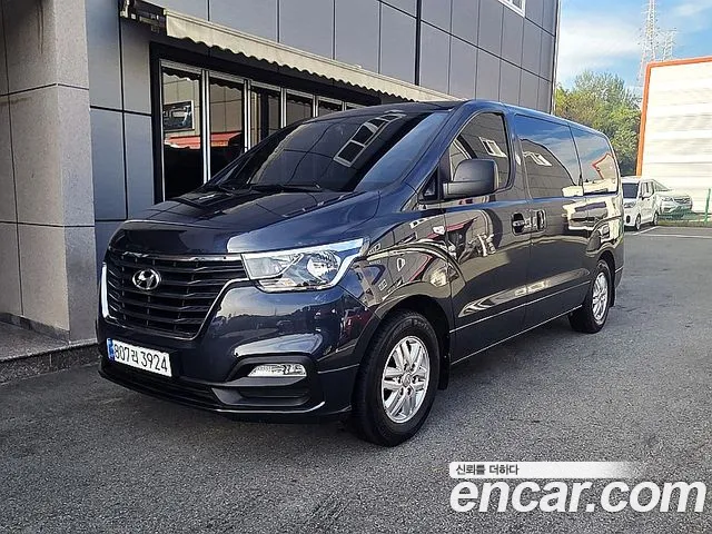 Hyundai Starex 2019 — photo 1
