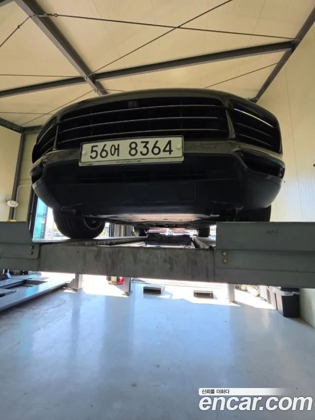 Porsche Cayenne 2019 — photo 1