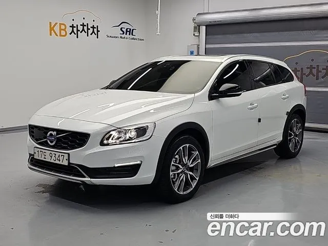 Volvo V60 2018 — photo 1