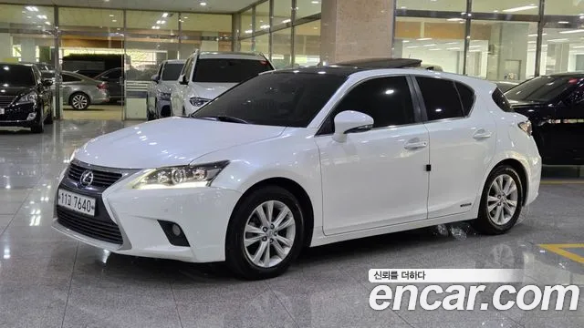 Lexus CT200h 2015 — photo 1