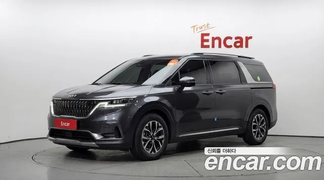 Kia Canival 2023 — photo 1