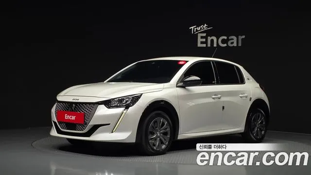 Peugeot 208 2022 — photo 1