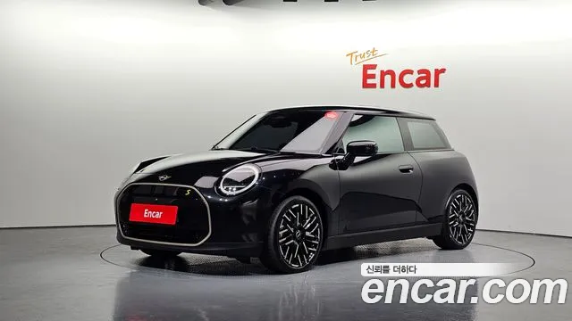Mini Cooper 2024 — photo 1