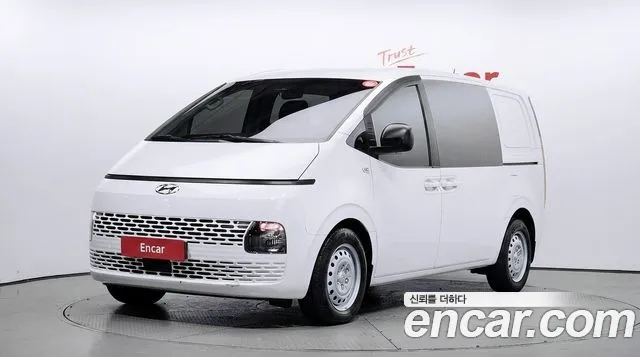 Hyundai Staria 2022 — photo 1