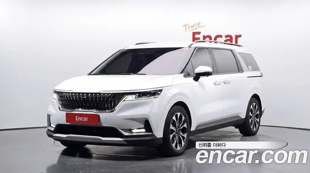 Kia Canival 2023 — photo 1