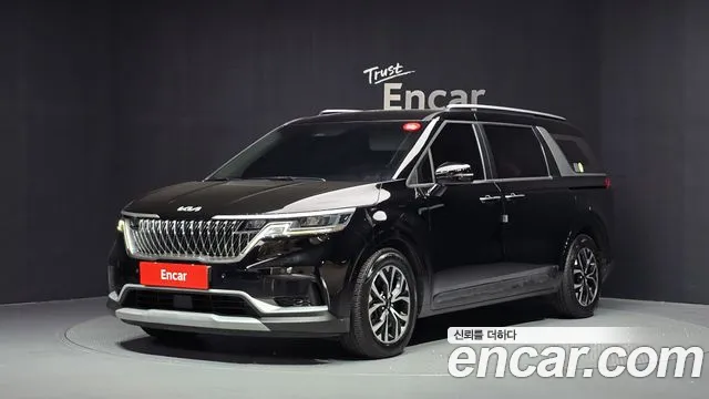 Kia Canival 2023 — photo 1