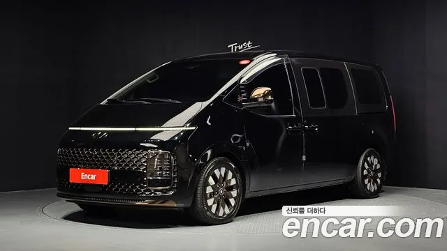 Hyundai Staria 2023 — photo 1