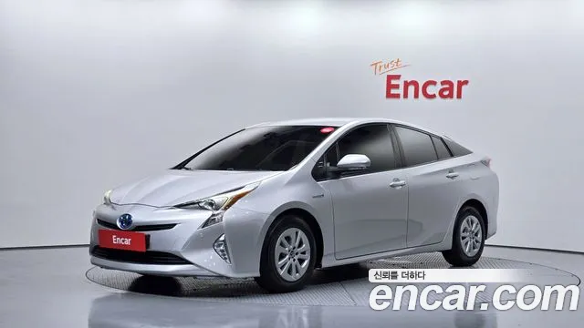 Toyota Prius 2017 — photo 1