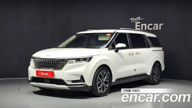 Kia Canival 2023 — photo 1