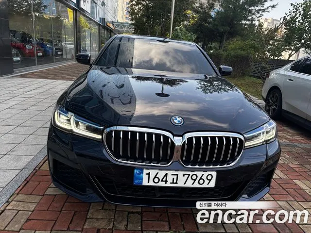 BMW 5-Series 2023 — photo 1