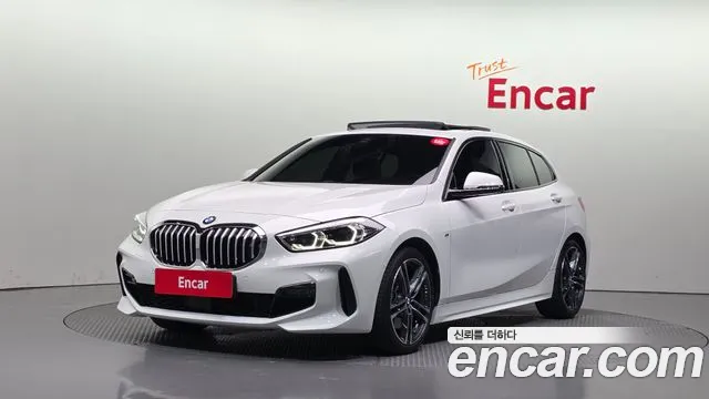 BMW 1-Series 2023 — photo 1