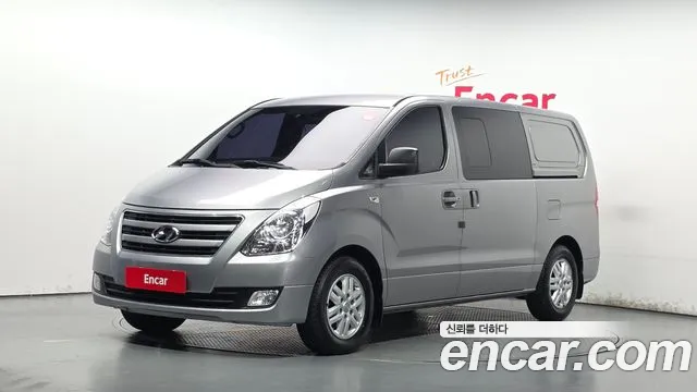 Hyundai Starex 2017 — photo 1