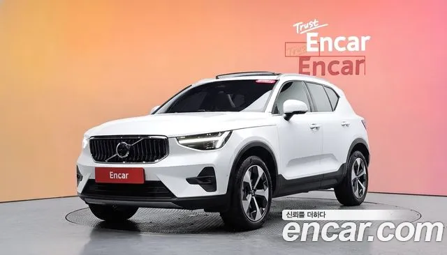 Volvo XC40 2025 — photo 1