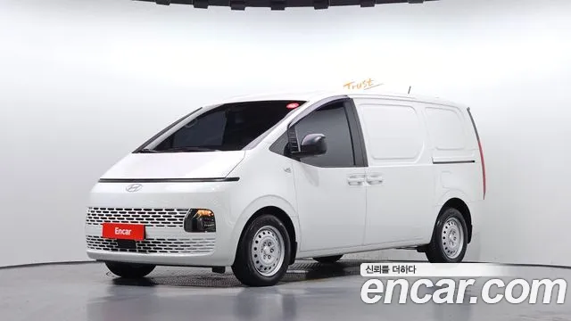 Hyundai Staria 2025 — photo 1