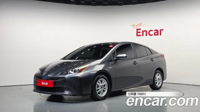 Toyota Prius 2021 — photo 1