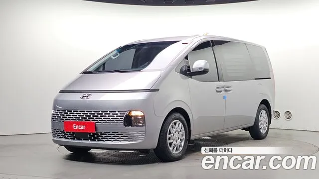 Hyundai Staria 2022 — photo 1