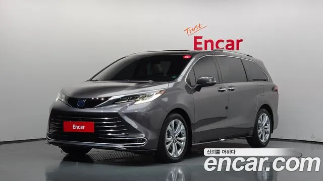 Toyota Sienna 2022 — photo 1
