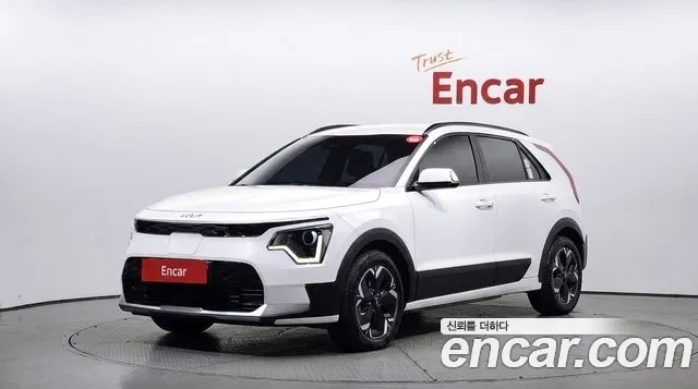 Kia Niro 2023 — photo 1