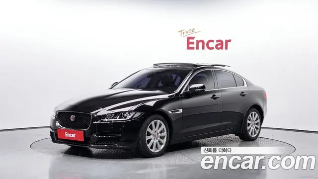 Jaguar XE 2018 — photo 1