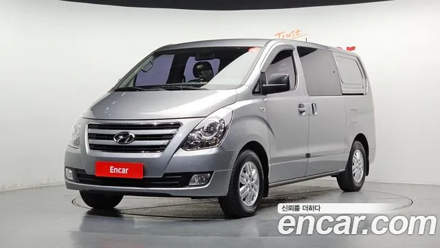 Hyundai Starex 2017 — photo 1
