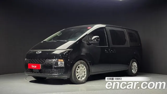 Hyundai Staria 2023 — photo 1