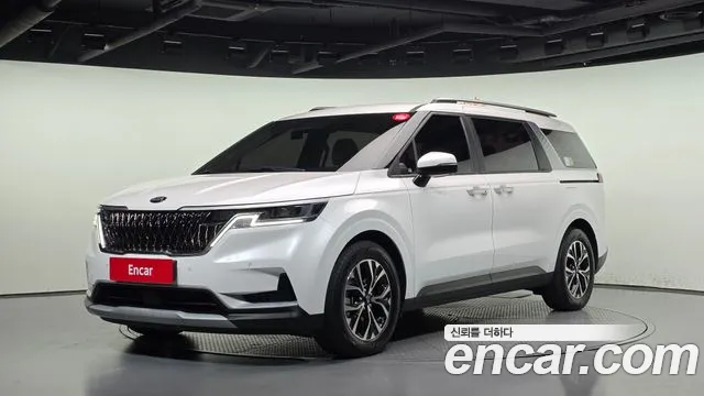 Kia Canival 2021 — photo 1