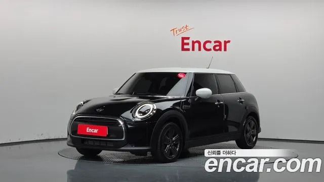 Mini Cooper 2023 — photo 1