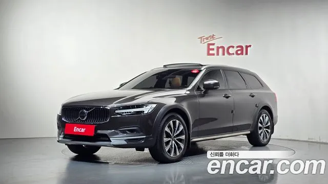 Volvo V90 2022 — photo 1