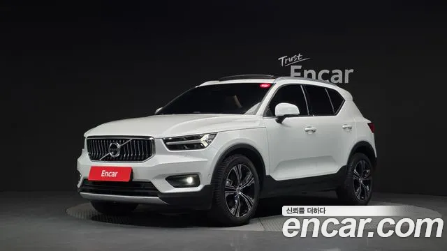 Volvo XC40 2021 — photo 1