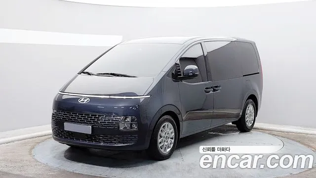 Hyundai Staria 2025 — photo 1