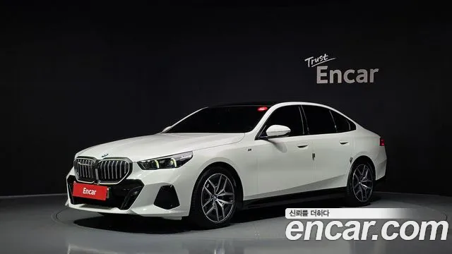 BMW 5-Series 2024 — photo 1